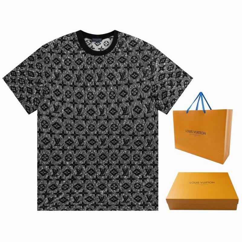 Louis Vuitton Men's T-shirts 940